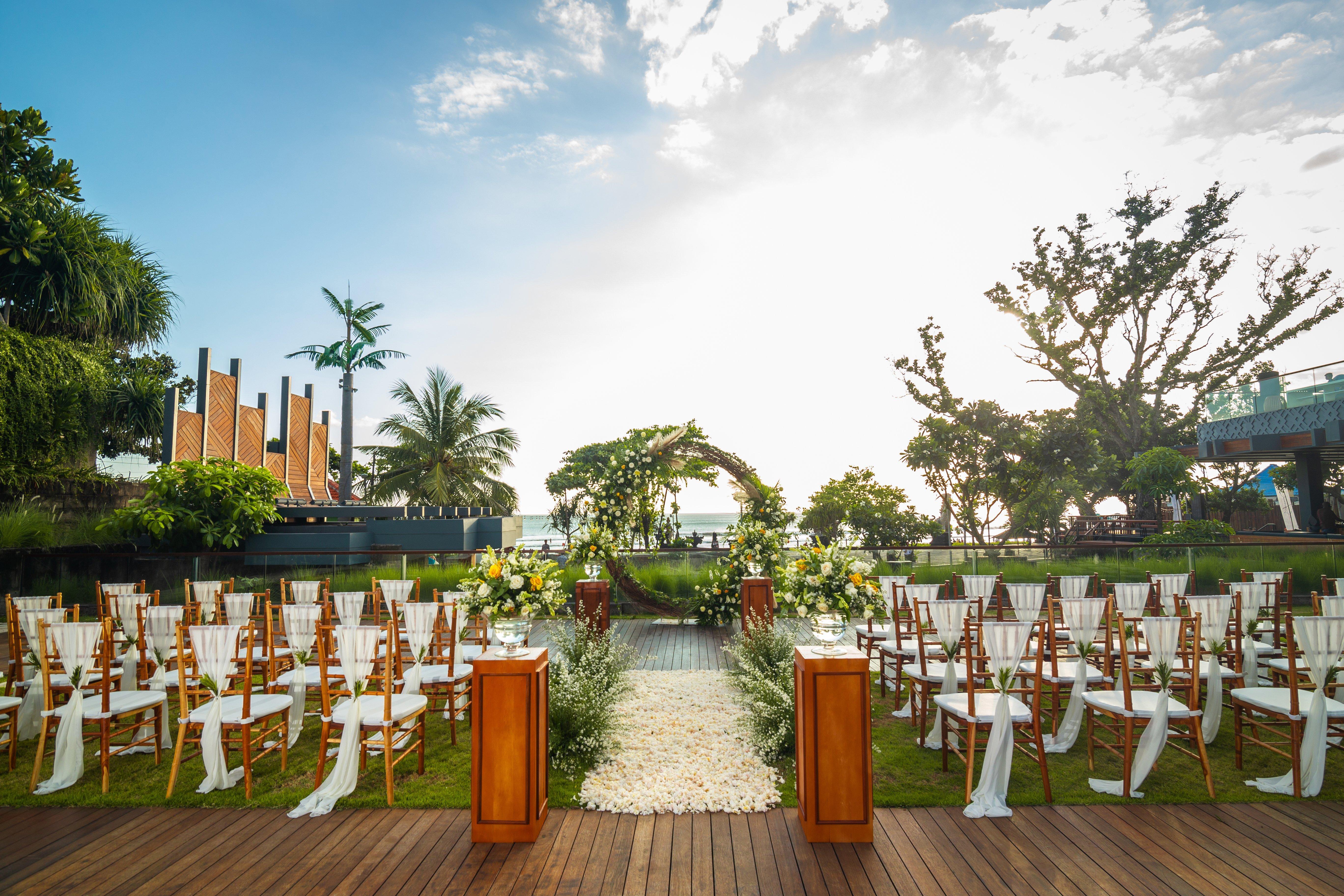 Hotel Indigo Bali Seminyak Beach By Ihg Экстерьер фото The Lawn